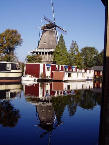 Houseboat Under The Mill Hotel Amsterdam Exterior foto